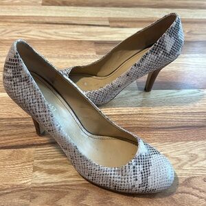 Nine West leather  Faux snakeskin design high heel shoes, size 10 M